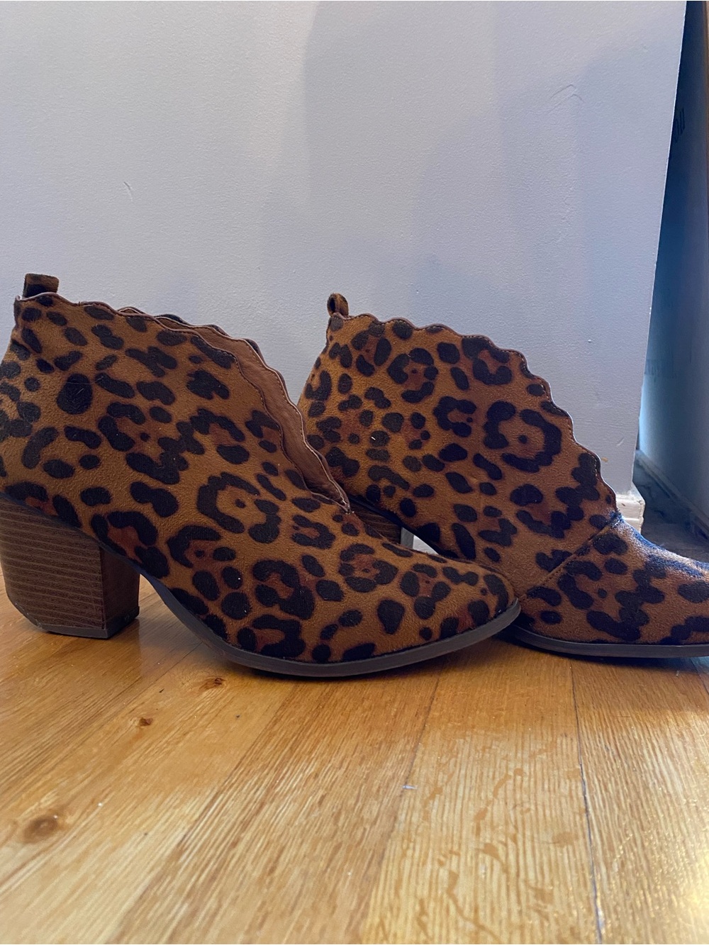 BEAST FASHION Leopard Print Scalloped Block Heel Ankle Boots - Brown/Black